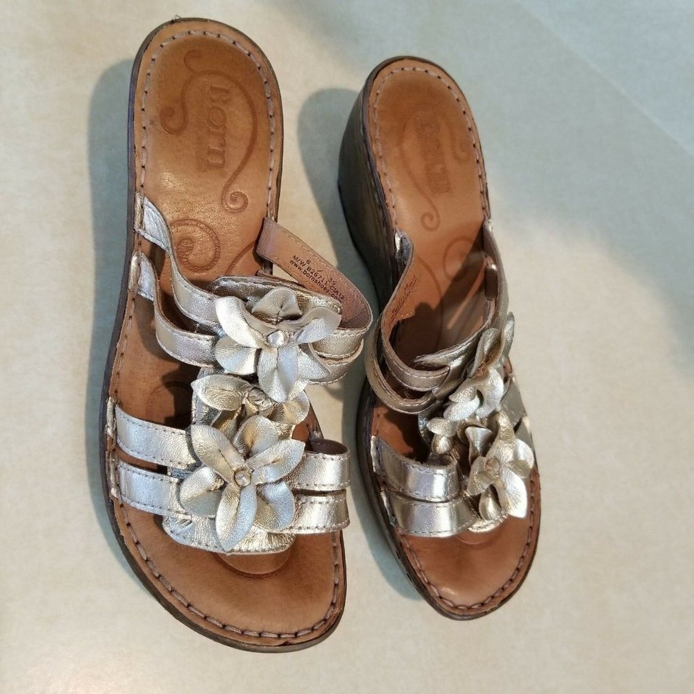 Born Wedge Sandals 8 Metallic Gold Flower Petals